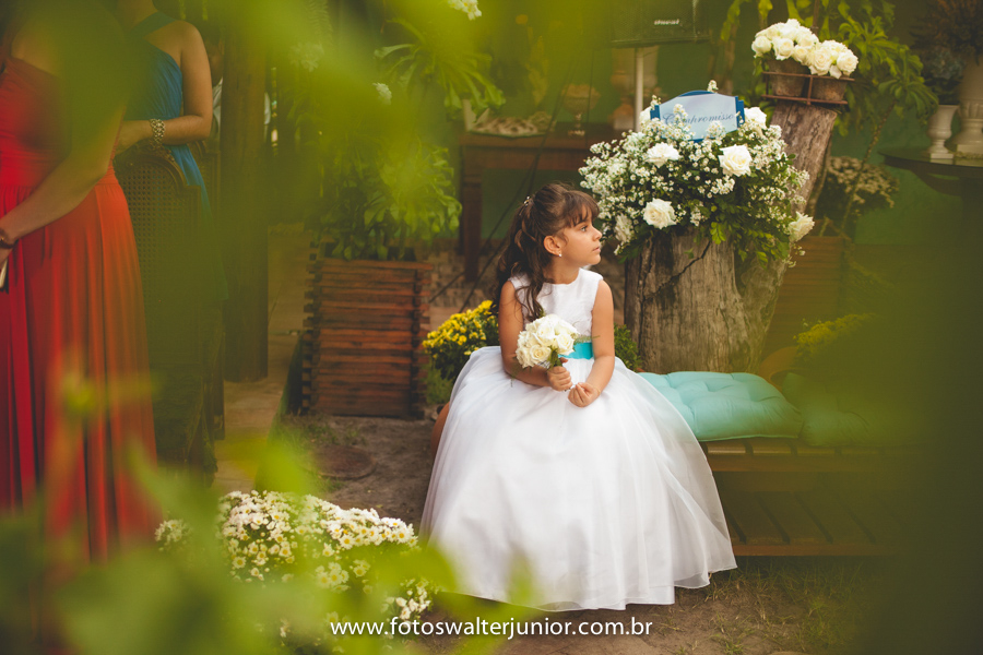 dama de honra concentrada