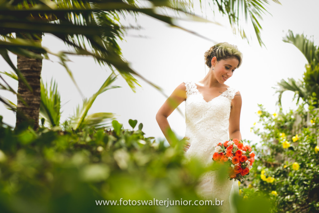 noiva pousando para as fotos do album do casamento 