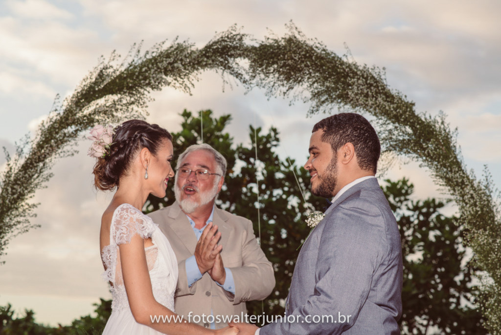 pastor orando pelo casamento