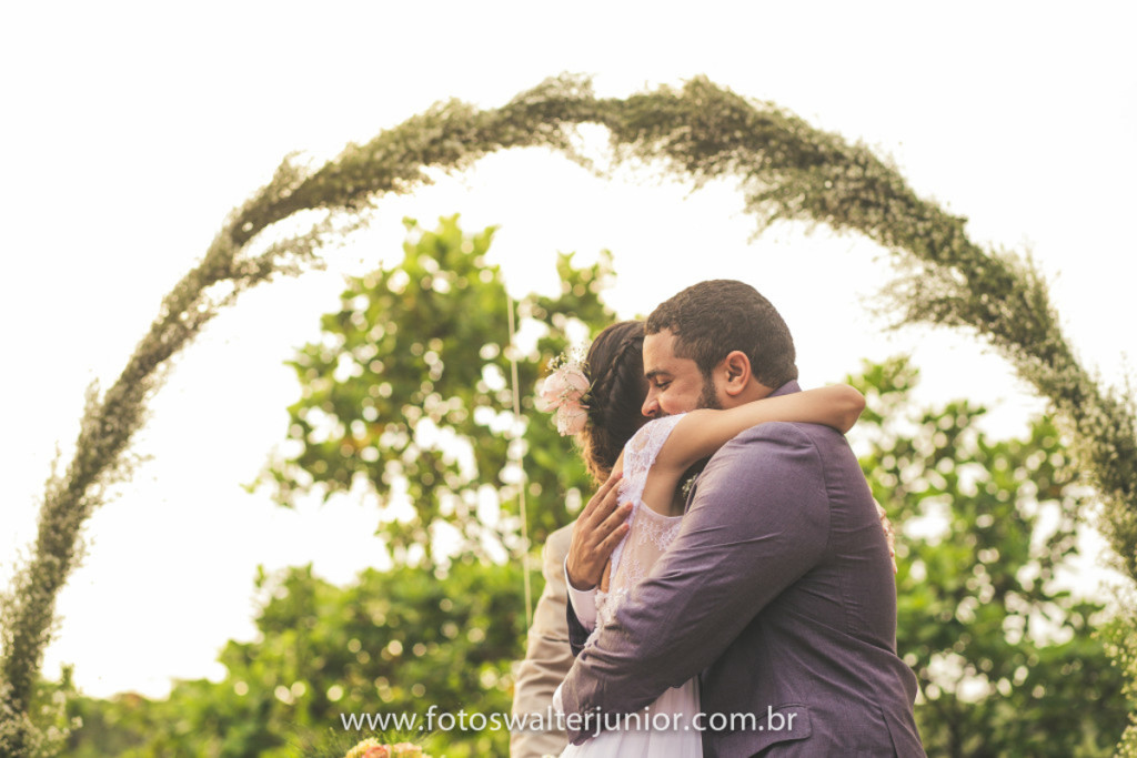 abraço dos noivos