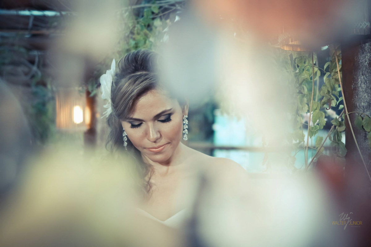 noiva recebendo a benção do pastor