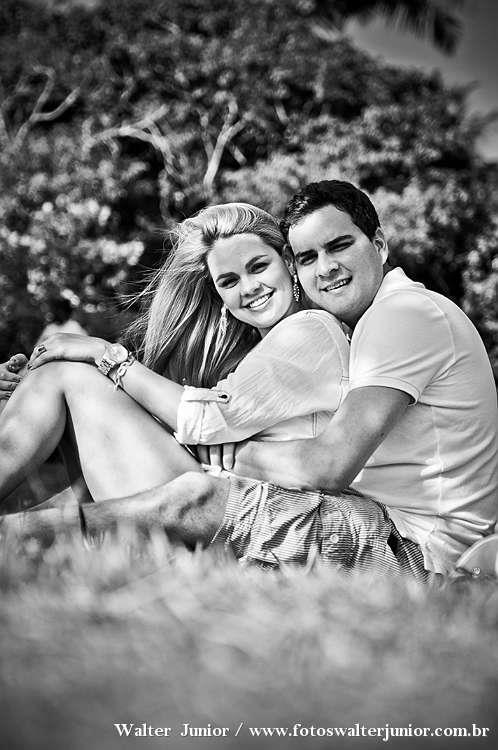 á alegria do casal no seu ensaio pré casamento 