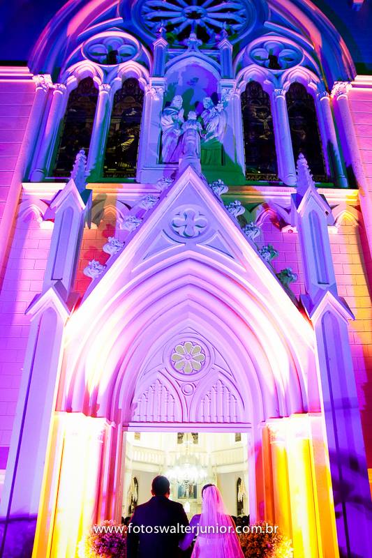 noiva na porta da Igreja das Doroteias em Salvador Bahia