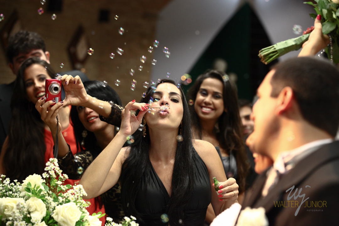 bolinhas de sabão para saudar ao mais novo casal 