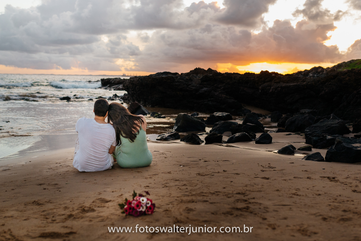 o ensaio de bruna e Daniel na Praia da Barra em Salvador bahia 