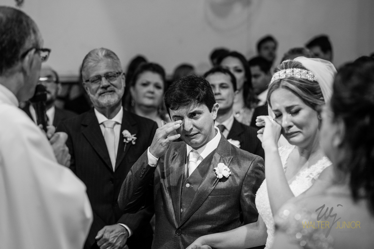 noivos chorando quando o padre falou do Pai do noivo 
