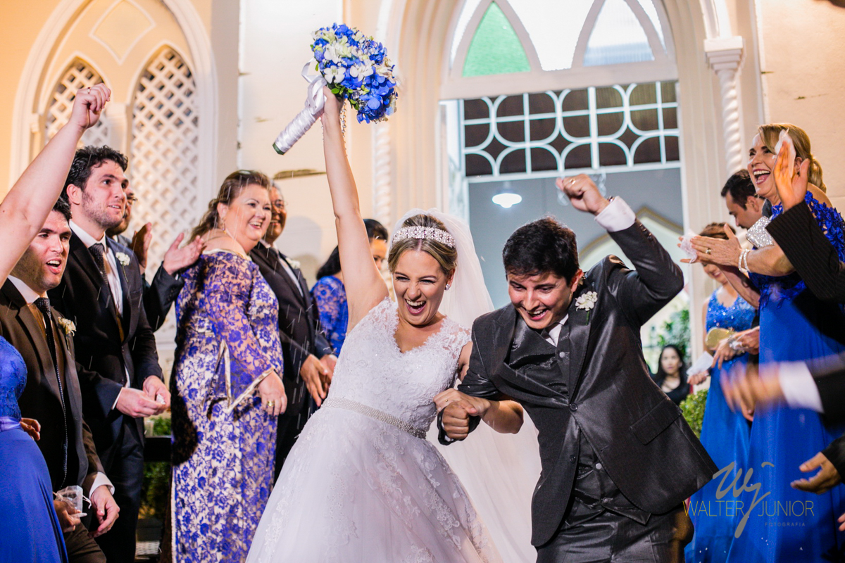 foto da saída dos noivos da igreja de Santo Antonio em Aracaju 