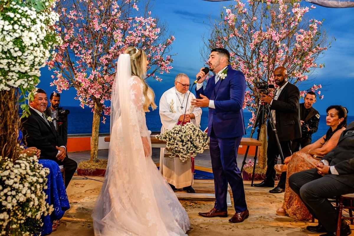 noivo-cantando-para-a-noiva