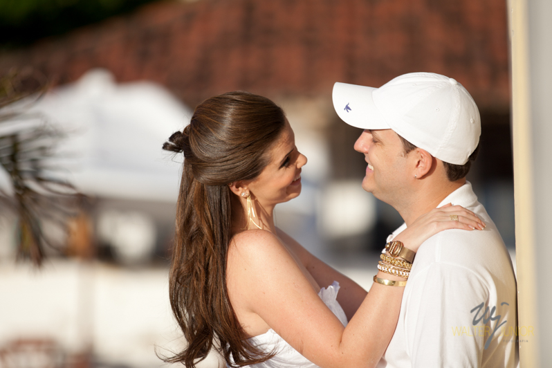 troca de olhar dos noivos no seu lindo ensaio fotográfico 