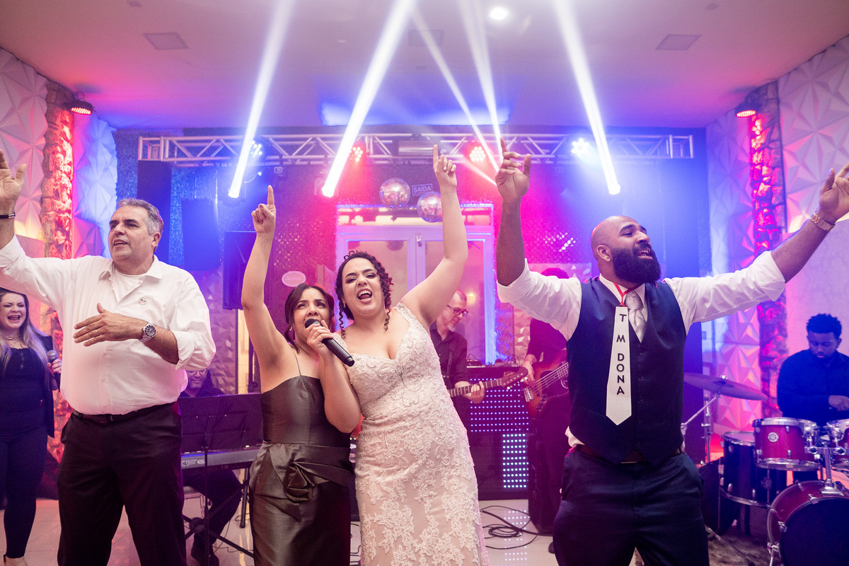 FESTA DE CASAMENTO NO BUFFET SAMPAIO