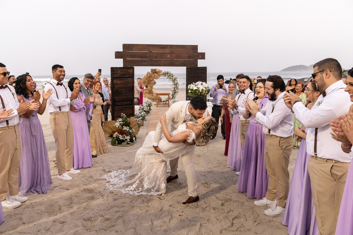 CASAMENTO NA PÉ NA AREIA NA CASA CANOA (GUARUJÁ-SP)