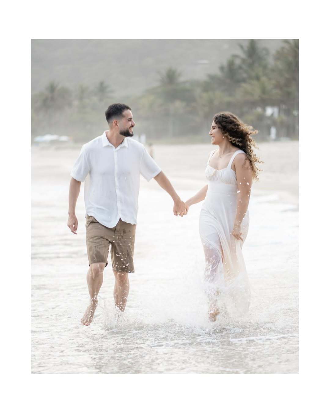 Ensaio de Casal na Praia do Guarujá - Pre Wedding na Praia de São Pedro-SP