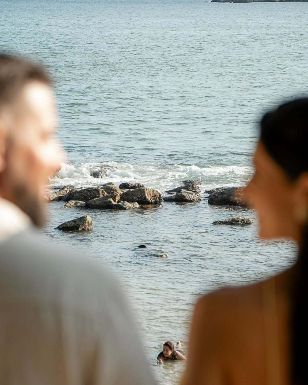 ENSAIO DE CASAL NA PRAIA DO GUARUJÁ - FOTO NA PRAIA DE SÃO PEDRO-SP