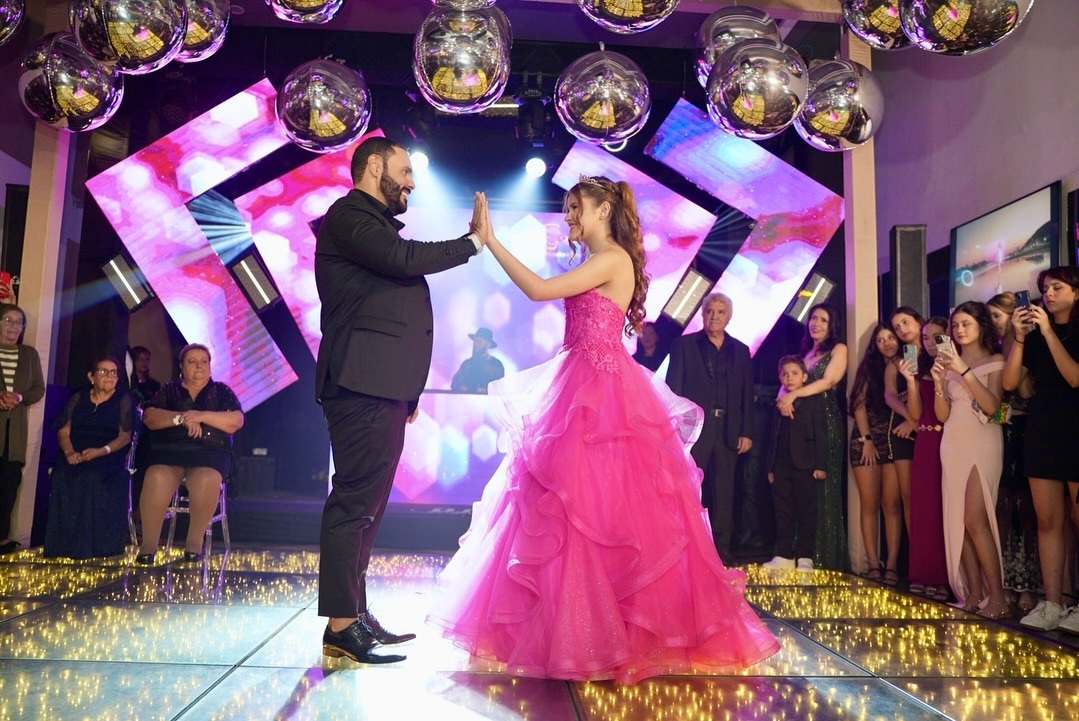 FESTA DE 15 ANOS NO BUFFET MARIO EM SANTOS - DEBUTANTE