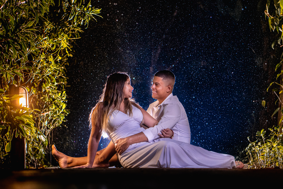 foto de casal de noite