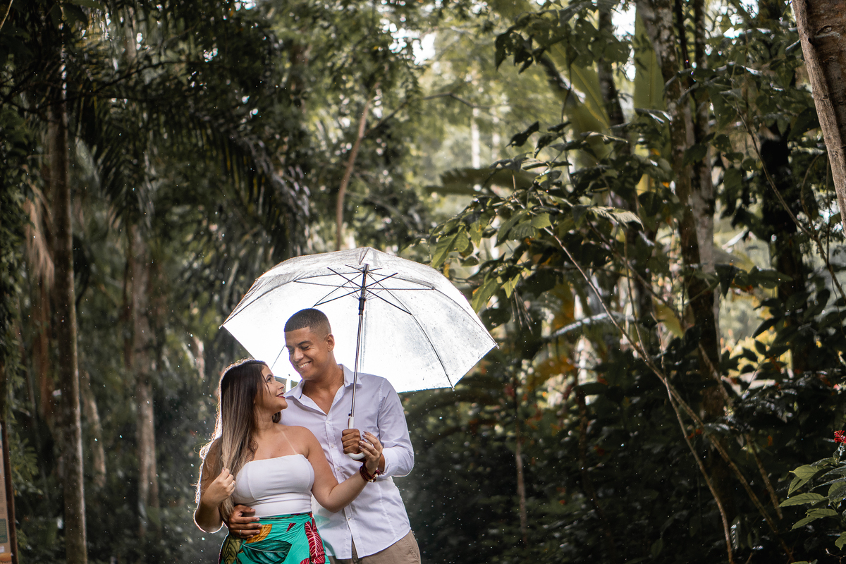 ensaio de casal na chuva