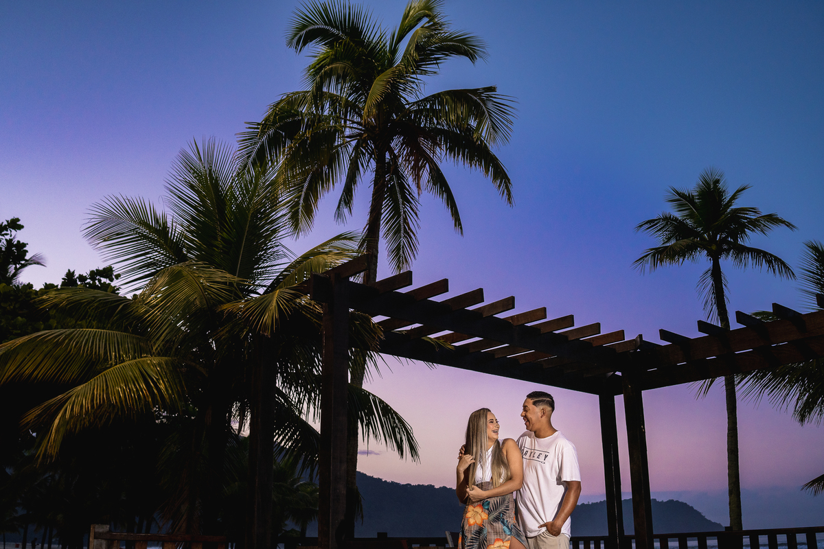 ideias para foto de casal na praia