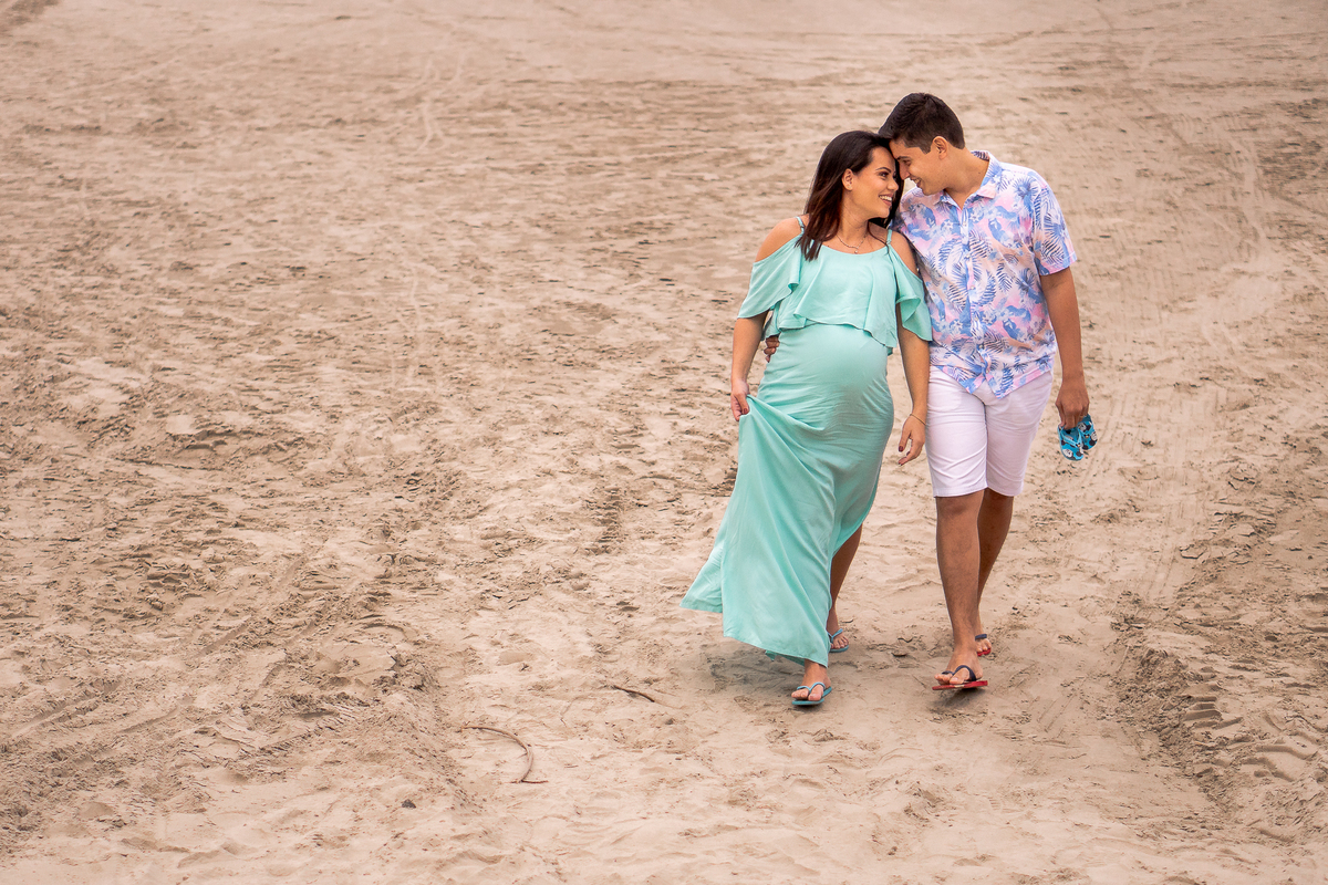 FOTO DE GESTANTE NA PRAIA
