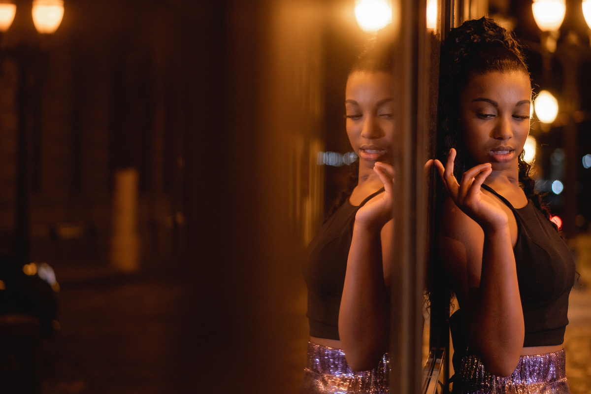 DEBUTANTE NO CENTRO DE SANTOS DE NOITE