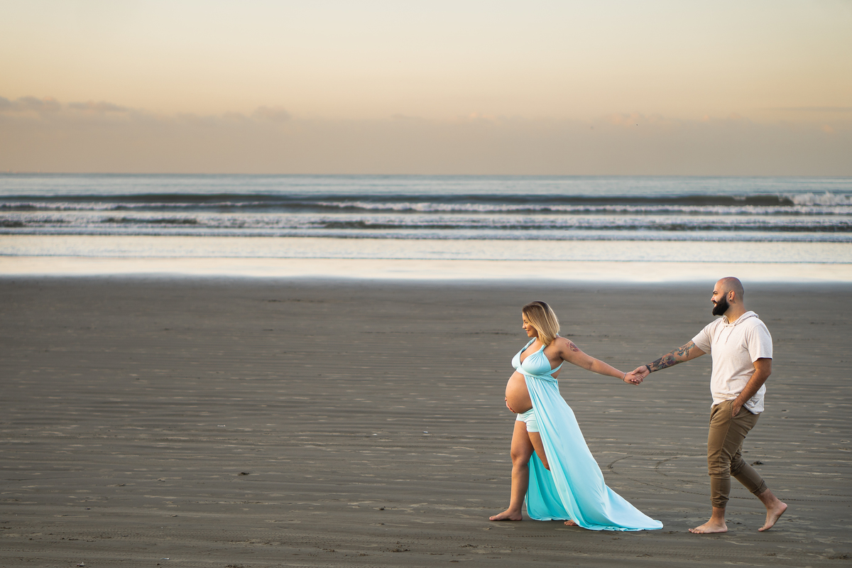 FOTO DE GESTANTE NA PRAIA