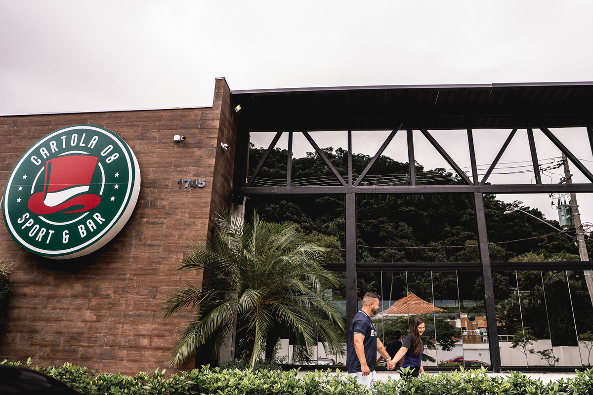 ENSAIO DE CASAL NO ESTADIO DE FUTEBOL