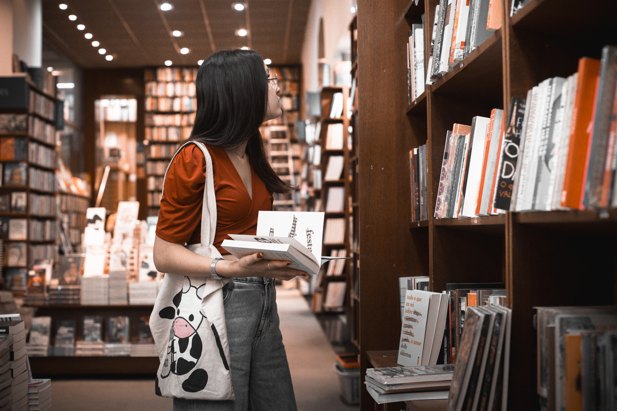 Ensaio fotografico externo na av paulista, casa das rosas, fotografo de mulher, Ensaio feminino, Ensaio externo, DAniel Moura Fotografo, Estudio fotografico, Clique a Dois,  Lara Torres e Daniel Moura, livraria Martins fontes