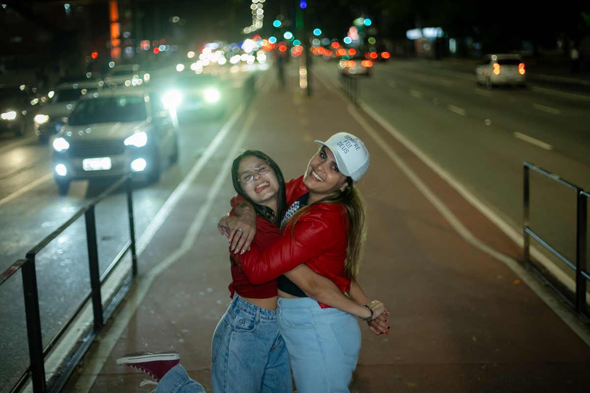 Ensaio fotografico externo na av paulista, casa das rosas, fotografo de mulher, Ensaio feminino, Ensaio externo, DAniel Moura Fotografo, Estudio fotografico, Clique a Dois,  Lara Torres e Daniel Moura