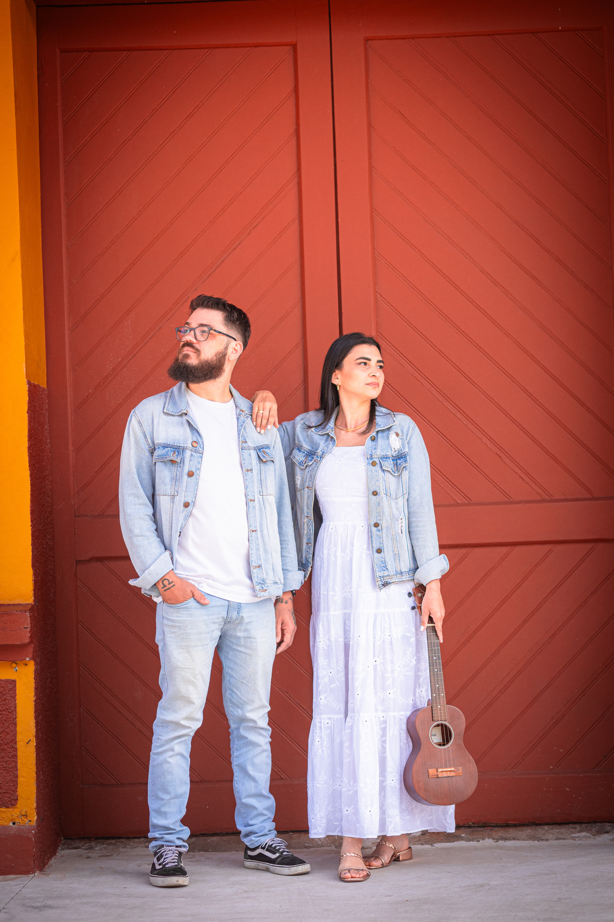 Capturamos momentos inesquecíveis do casal Davi e Simone na pitoresca cidade de Luiz Carlos, em Guararema. Este ensaio fotográfico celebra o amor e a nova fase de suas vidas, enquanto se preparam para o grande dia do casamento. Cada foto reflete a beleza 