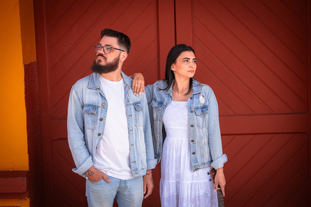Capturamos momentos inesquecíveis do casal Davi e Simone na pitoresca cidade de Luiz Carlos, em Guararema. Este ensaio fotográfico celebra o amor e a nova fase de suas vidas, enquanto se preparam para o grande dia do casamento. Cada foto reflete a beleza 