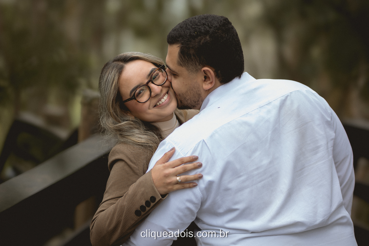 Ensaio pré-wedding Guararema
Ensaio casal no campo
Fotos românticas na natureza
Ensaio fotográfico casal
Pré-wedding
Casal apaixonado
Amor no bosque
Ensaio romântico