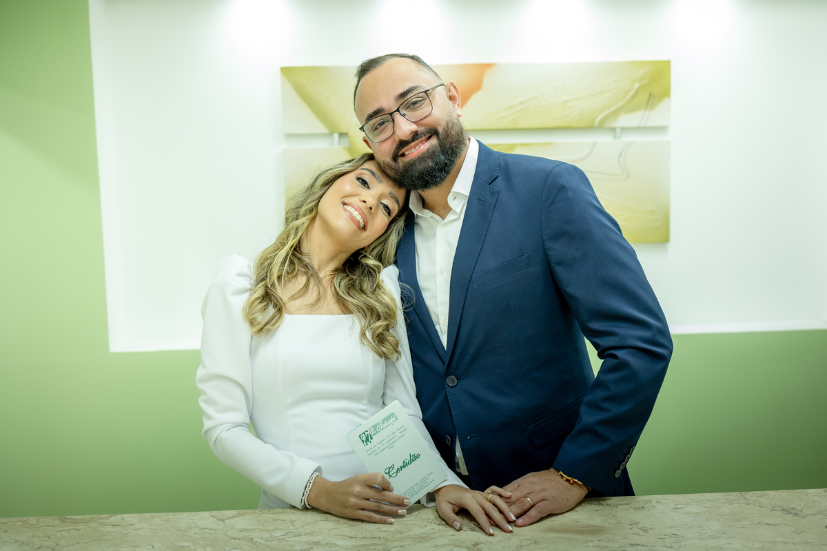 Casamento civil, ensaio de casal e recepção intimista. Momentos únicos registrados com amor e elegância para eternizar sua história.