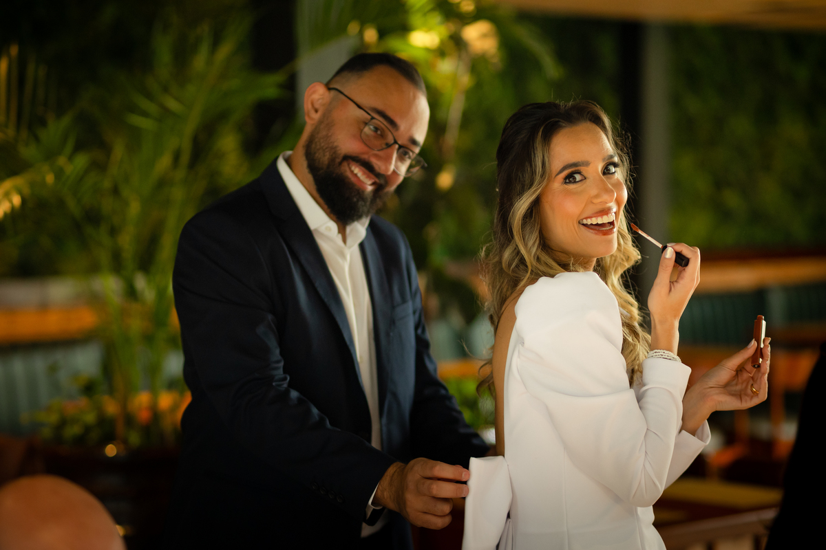 Casamento civil, ensaio de casal e recepção intimista. Momentos únicos registrados com amor e elegância para eternizar sua história.