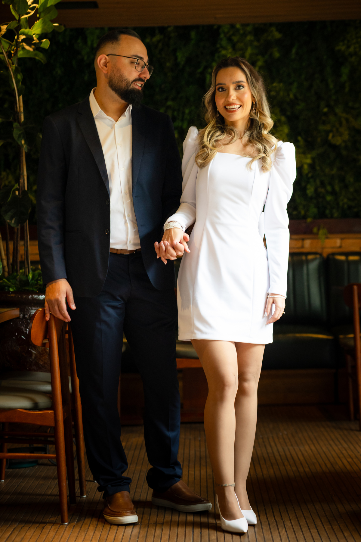 Casamento civil, ensaio de casal e recepção intimista. Momentos únicos registrados com amor e elegância para eternizar sua história.