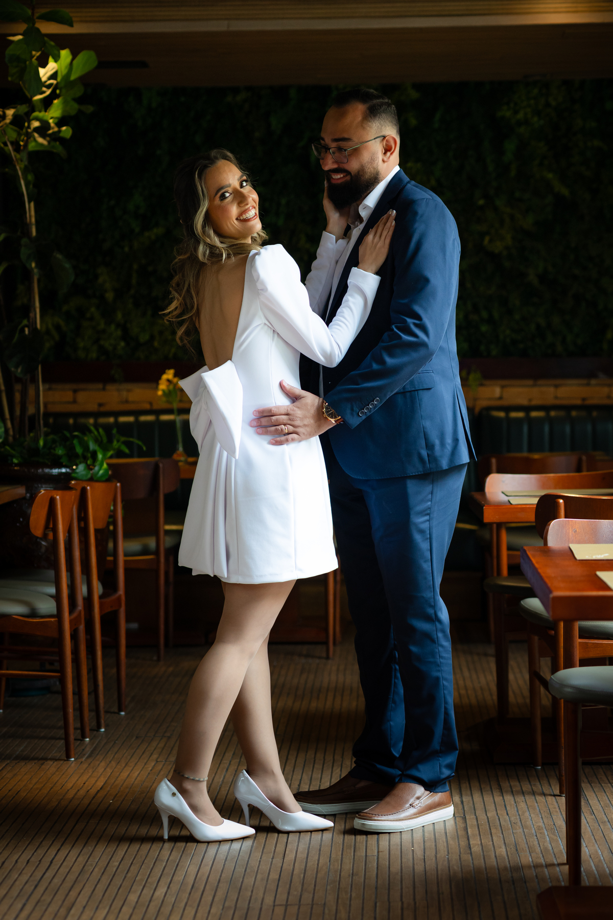 Casamento civil, ensaio de casal e recepção intimista. Momentos únicos registrados com amor e elegância para eternizar sua história.