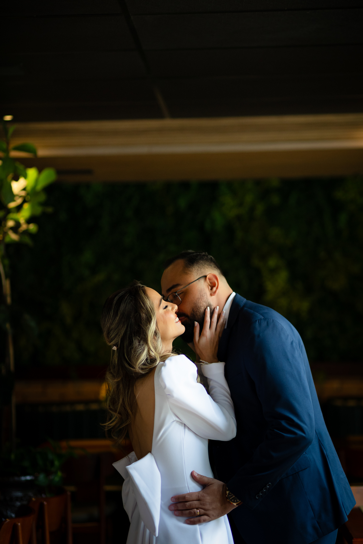 Casamento civil, ensaio de casal e recepção intimista. Momentos únicos registrados com amor e elegância para eternizar sua história.