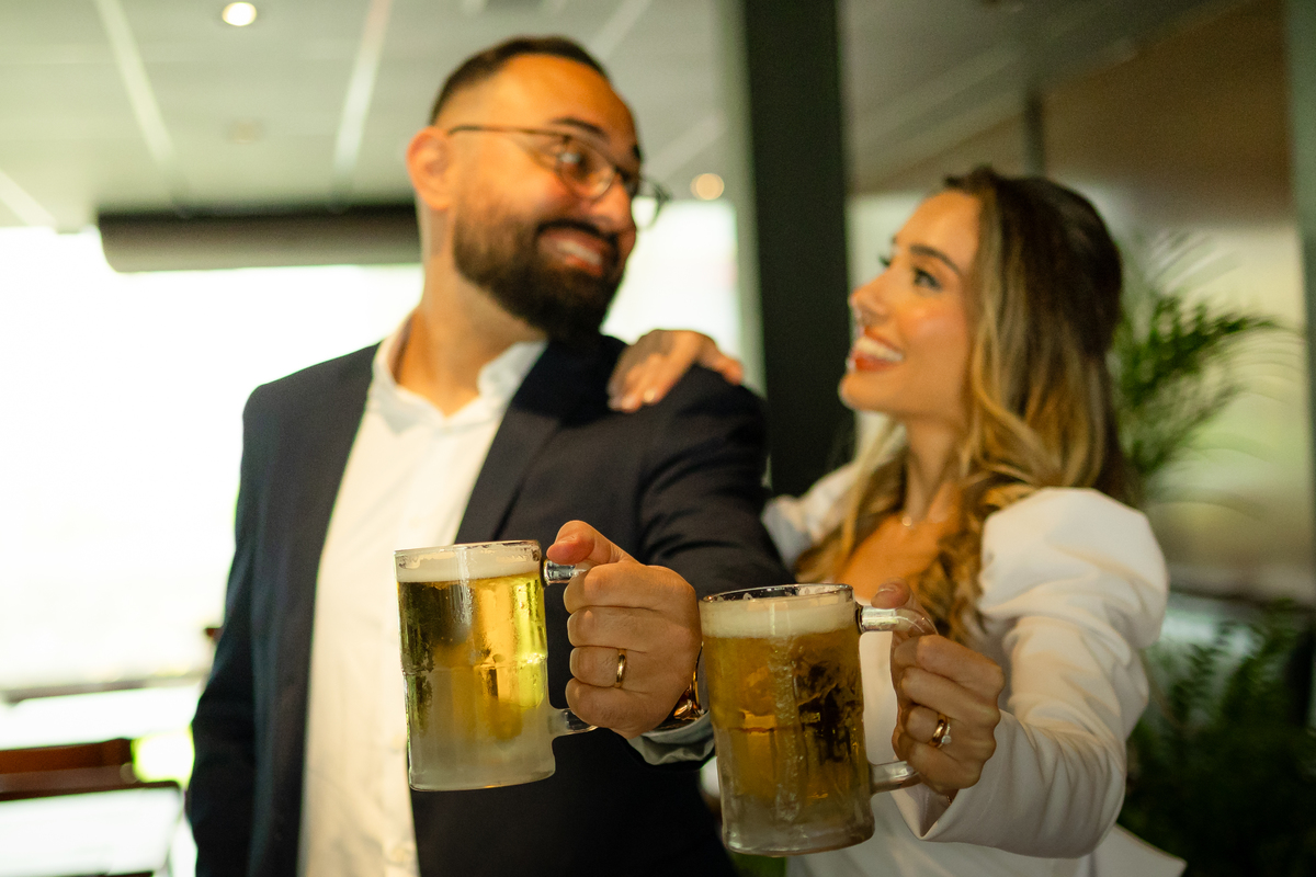 Casamento civil, ensaio de casal e recepção intimista. Momentos únicos registrados com amor e elegância para eternizar sua história.