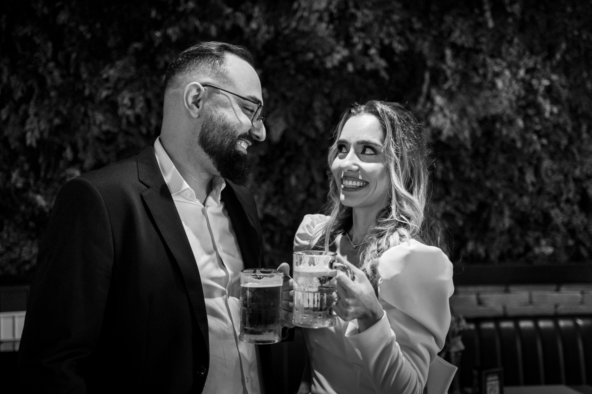 Casamento civil, ensaio de casal e recepção intimista. Momentos únicos registrados com amor e elegância para eternizar sua história.