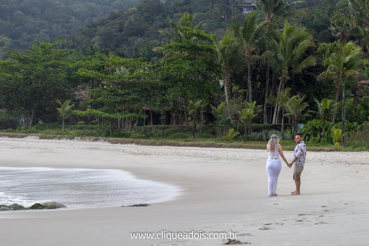 Ensaio de noivos, pre wedding Litoral Norte, Praia de Iporanga e Praia de São Pedro em Guarujá, Ensaio fotográfico na praia
