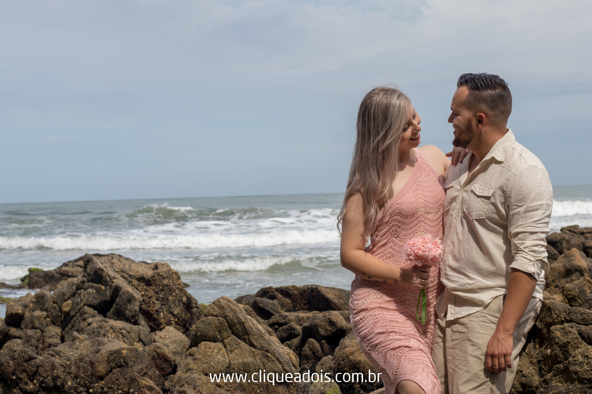 Ensaio de noivos, pre wedding Litoral Norte, Praia de Iporanga e Praia de São Pedro em Guarujá, Ensaio fotográfico na praia