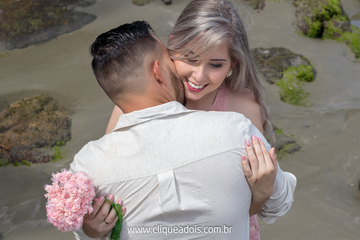 Ensaio de noivos, pre wedding Litoral Norte, Praia de Iporanga e Praia de São Pedro em Guarujá, Ensaio fotográfico na praia