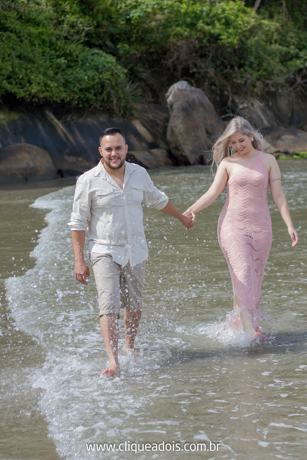 Ensaio de noivos, pre wedding Litoral Norte, Praia de Iporanga e Praia de São Pedro em Guarujá, Ensaio fotográfico na praia