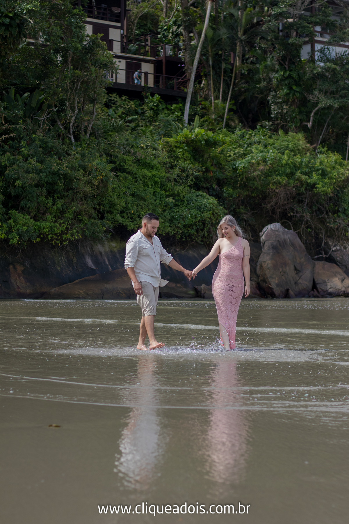 Ensaio de noivos, pre wedding Litoral Norte, Praia de Iporanga e Praia de São Pedro em Guarujá, Ensaio fotográfico na praia