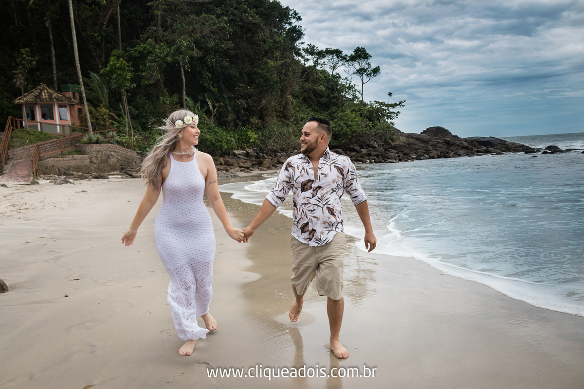 Ensaio de noivos, pre wedding Litoral Norte, Praia de Iporanga e Praia de São Pedro em Guarujá, Ensaio fotográfico na praia