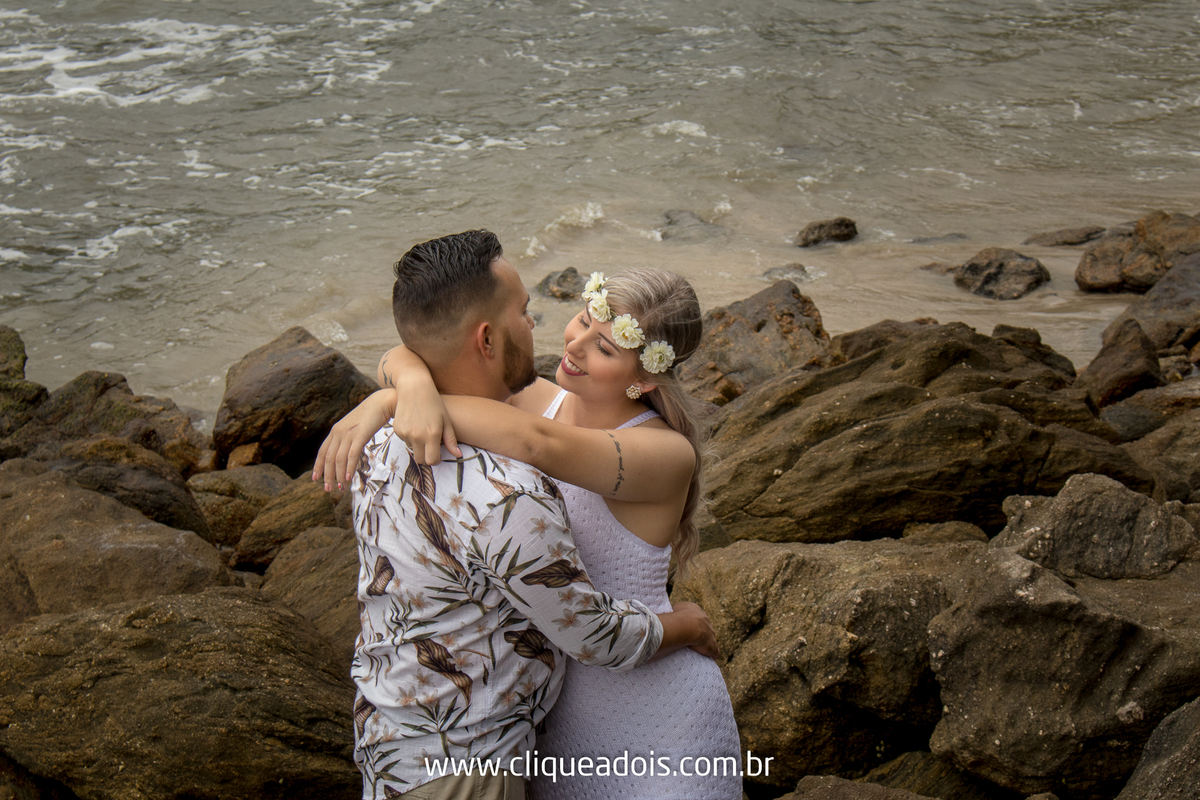 Ensaio de noivos, pre wedding Litoral Norte, Praia de Iporanga e Praia de São Pedro em Guarujá, Ensaio fotográfico na praia