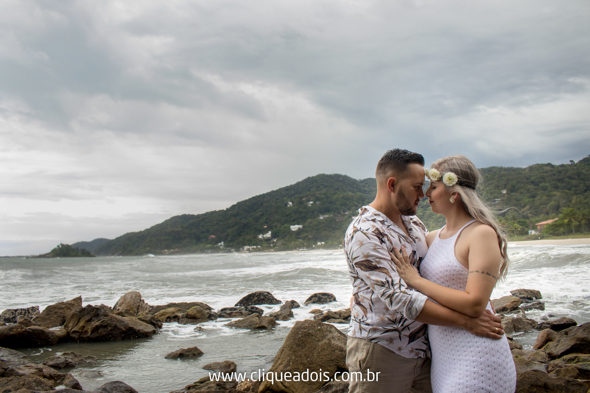 Ensaio de noivos, pre wedding Litoral Norte, Praia de Iporanga e Praia de São Pedro em Guarujá, Ensaio fotográfico na praia