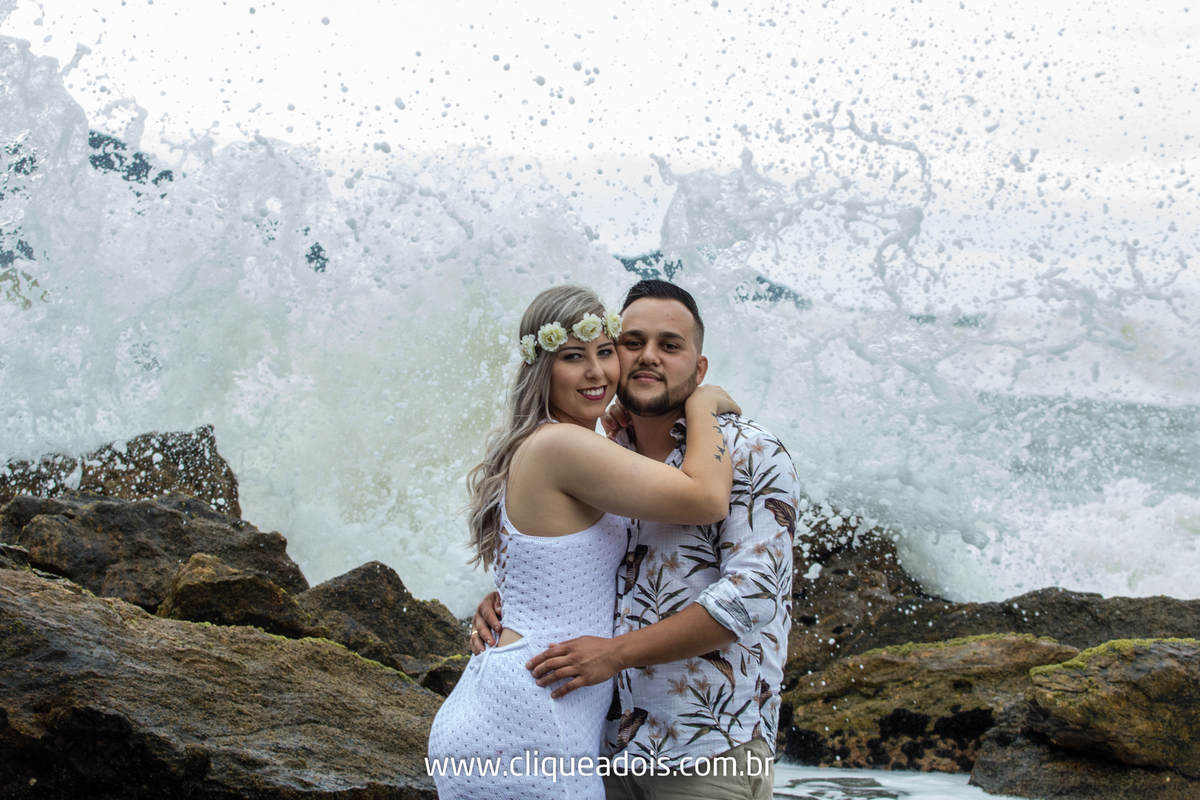 Ensaio de noivos, pre wedding Litoral Norte, Praia de Iporanga e Praia de São Pedro em Guarujá, Ensaio fotográfico na praia