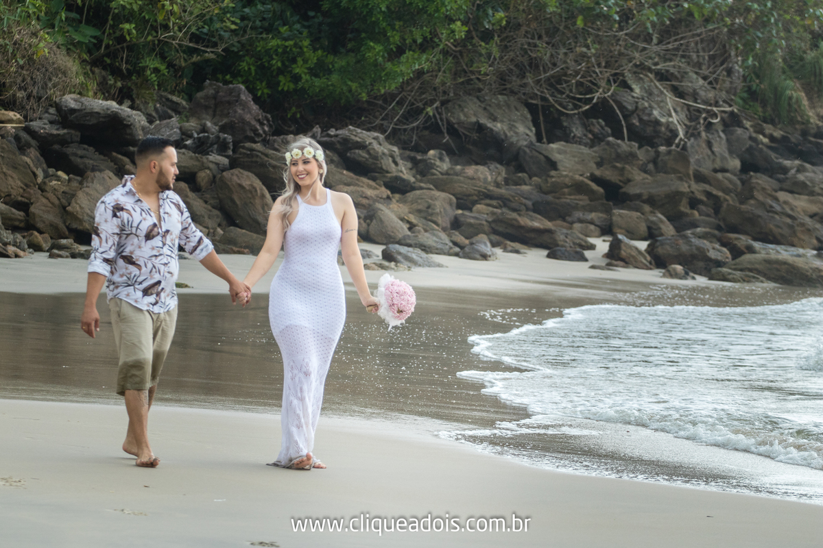 Ensaio de noivos, pre wedding Litoral Norte, Praia de Iporanga e Praia de São Pedro em Guarujá, Ensaio fotográfico na praia