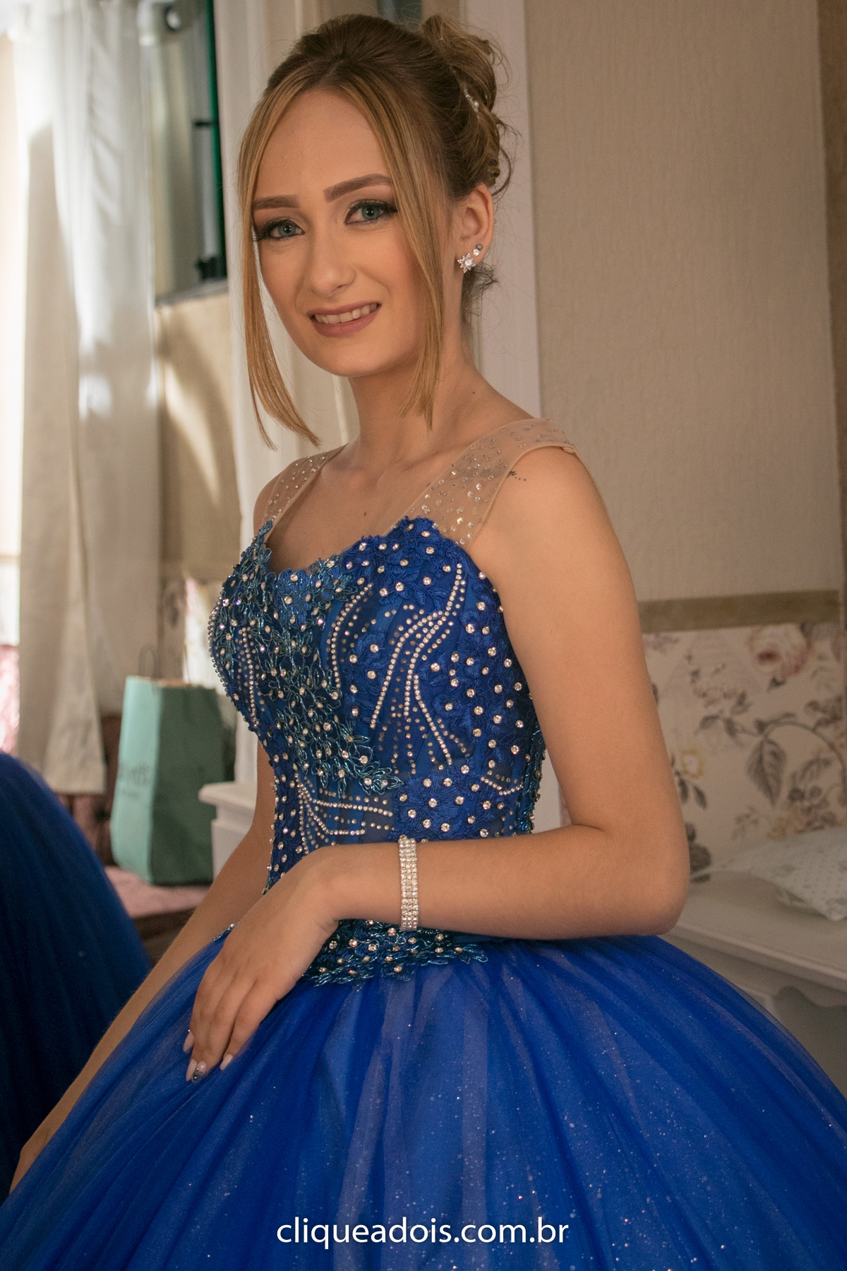 Video festa de 15 anos, que aconteceu em Poá - SP no salão de Festa Rainha festas, com cobertura fotográfica do estúdio Clique a Dois fotografia, Ensaio de Debutante, Ensaio de 15 Anos, Festa de 15 Anos, Fotografo de Casamento, Daniel Moura