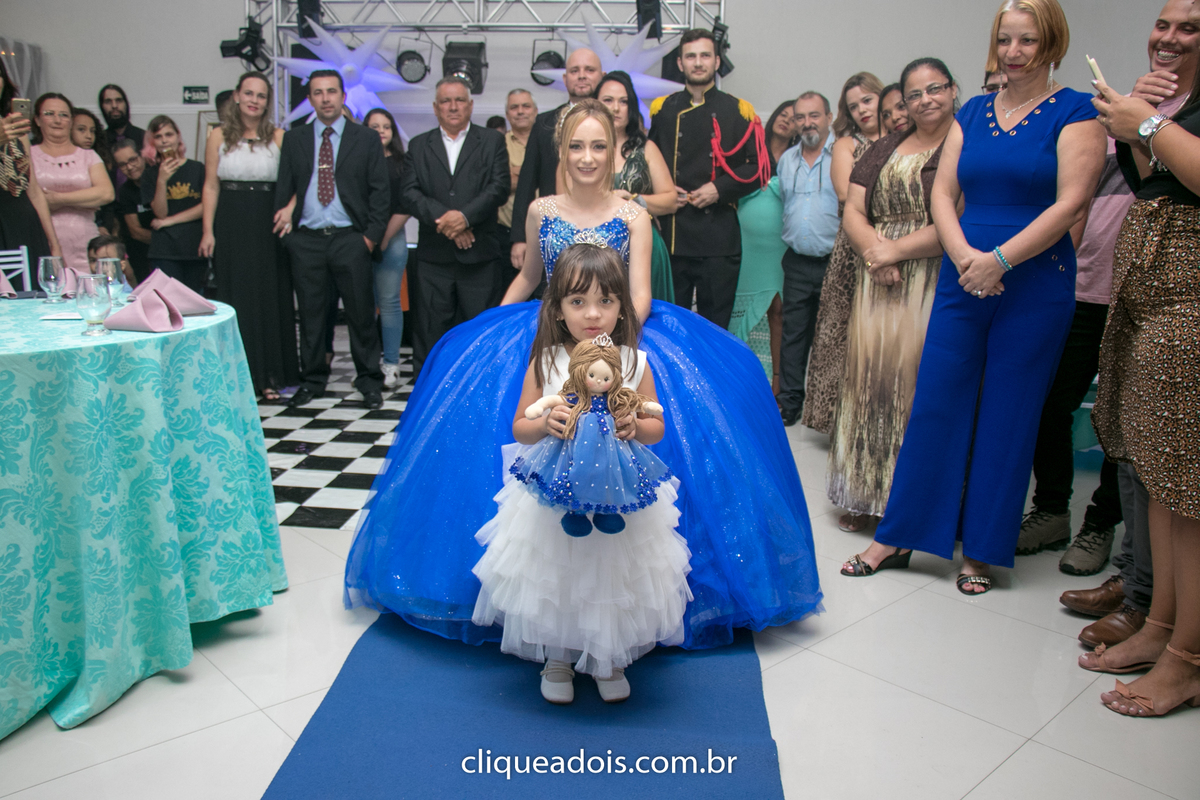 Video festa de 15 anos, que aconteceu em Poá - SP no salão de Festa Rainha festas, com cobertura fotográfica do estúdio Clique a Dois fotografia, Ensaio de Debutante, Ensaio de 15 Anos, Festa de 15 Anos, Fotografo de Casamento, Daniel Moura