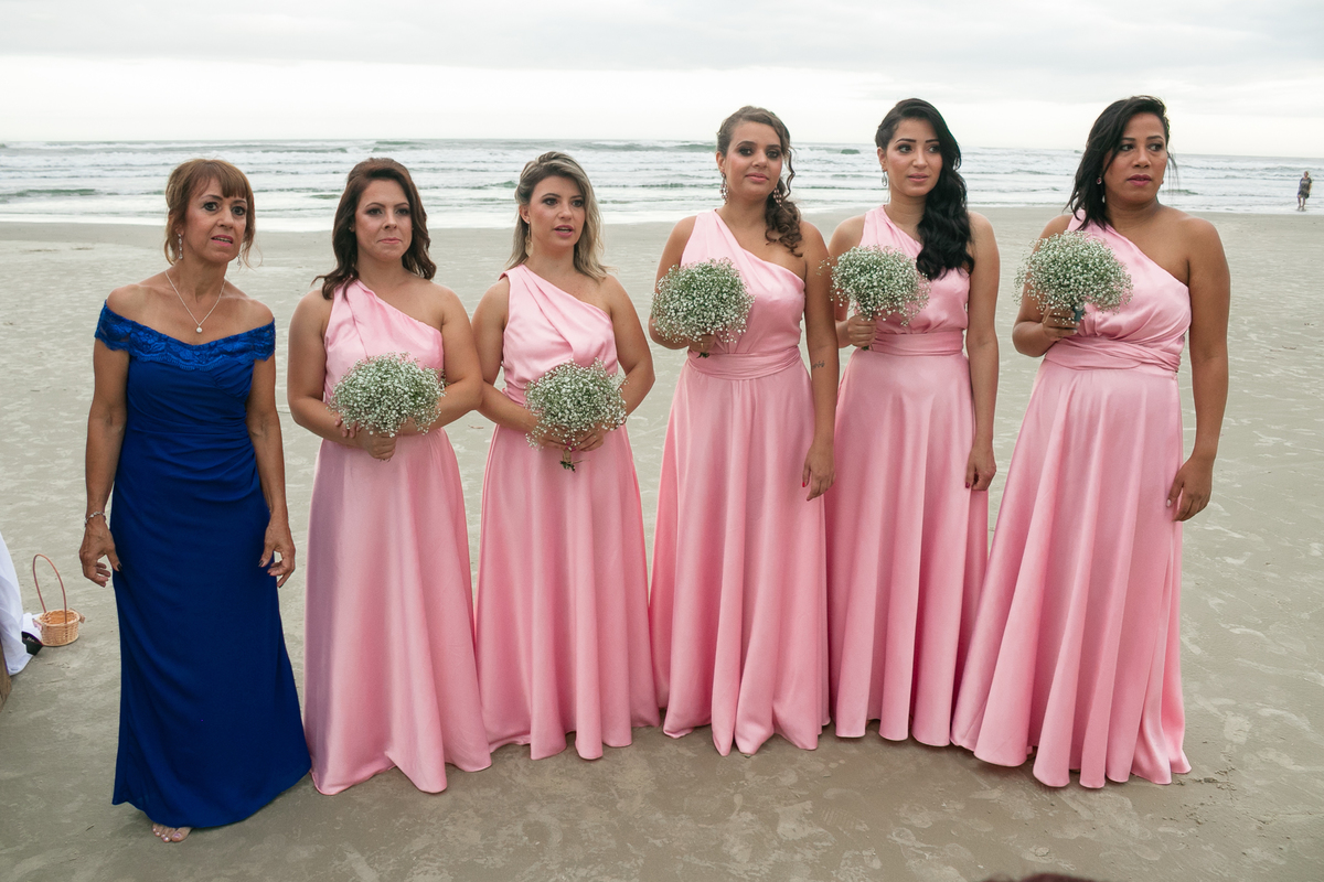 Madrinhas em casamento na praia